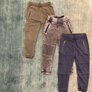H&M bundle (3) toddler boy joggers 
Color: blue, dark green & black 
Size: 3-4T